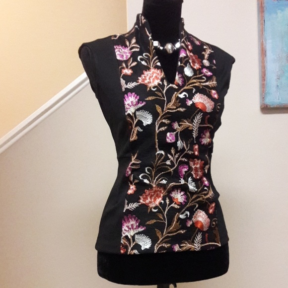 New York & Company/ Sleeveless/ Floral/Knit Top - Picture 2 of 8